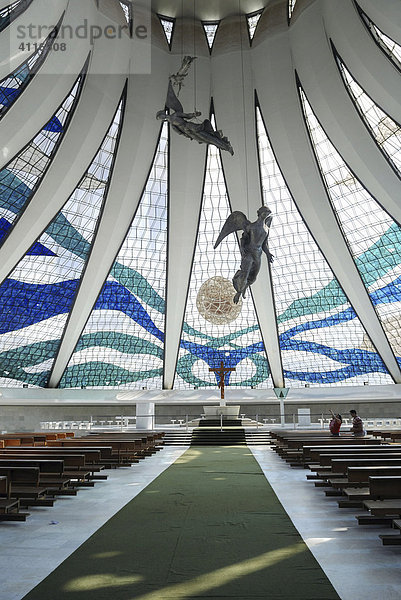 Innenraum der Kathedrale Nossa Senhora da Aparecida  Brasilia  Brasilien. Architekt: Oscar Niemeyer