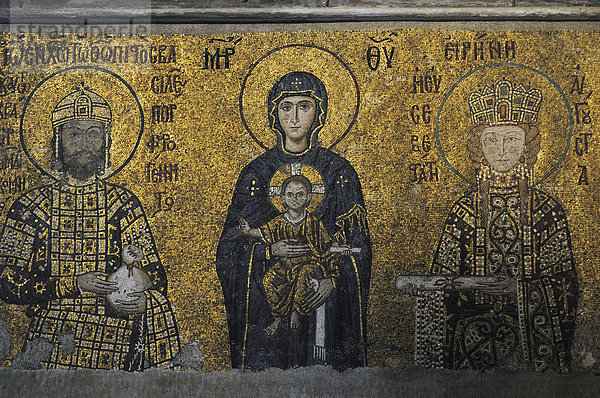 Byzantinisches Mosaik  Jungfrau Maria mit Kind in der Hagia Sophia  Istanbul  Türkei