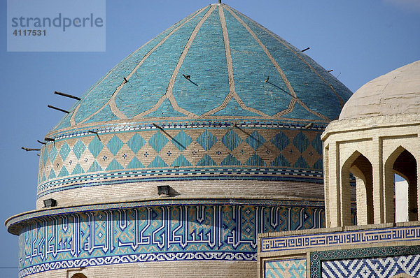 Bunte Kuppel am Meidan-e Amir Chaqmaq-Platz  Yazd  Iran
