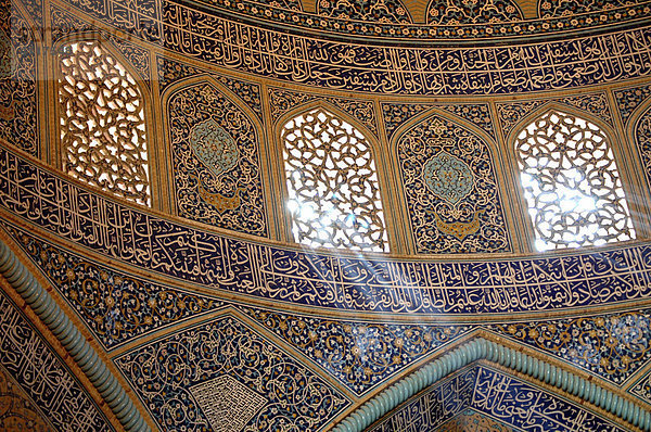 Kuppel der Scheich Lotfollah-Moschee am Meidan-e Imam (Imams-Platz) von innen  Isfahan  Iran