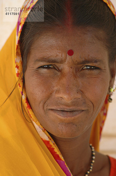 Verschleierte Frau  Amber  Rajasthan  Indien