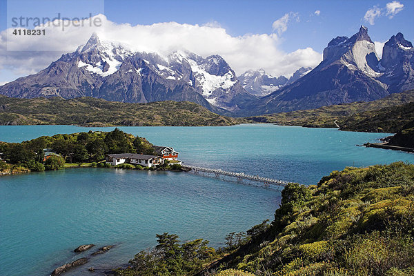 Insel mit der Hosteria Pehoe am Lago Pehoe  Torres del Paine Nationalpark  Patagonien  Chile