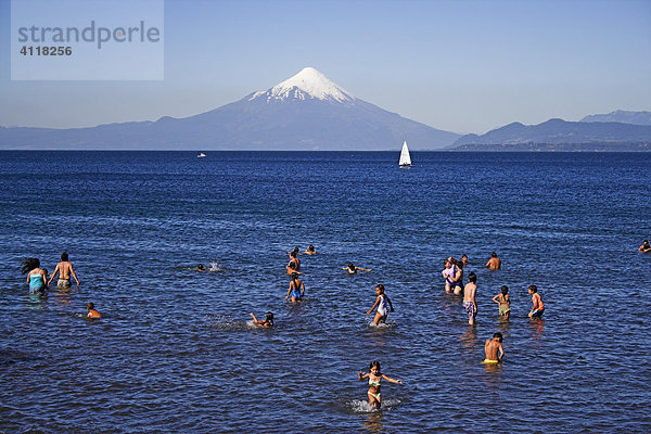 Baden im Lago Llanquihue in Puerto Varas  Chile