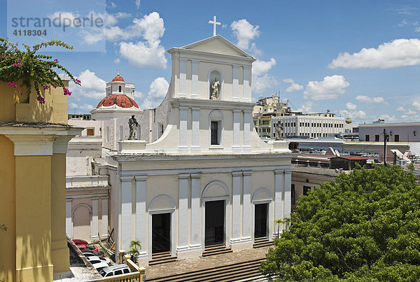 Blich auf die Kathedrale von San Juan vom Hotel El Convento  Puerto Rico