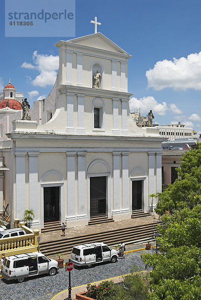 Blich auf die Kathedrale von San Juan vom Hotel El Convento  Puerto Rico