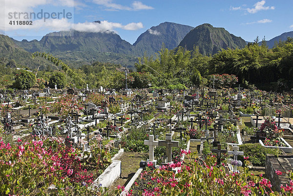 Friedhof von Hell-Bourg  Vulkankessel Cirque de Salazie  Insel La Reunion  Frankreich  Afrika