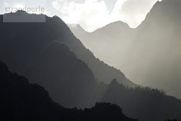 Bergwelt im Vulkankessel Cirque de Salazie  Insel La Reunion  Frankreich  Afrika