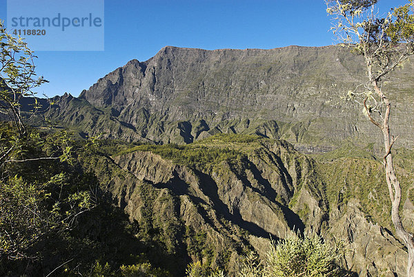 Bergwelt im Vulkankessel Cirque de Mafate  Insel La Reunion  Frankreich  Afrika