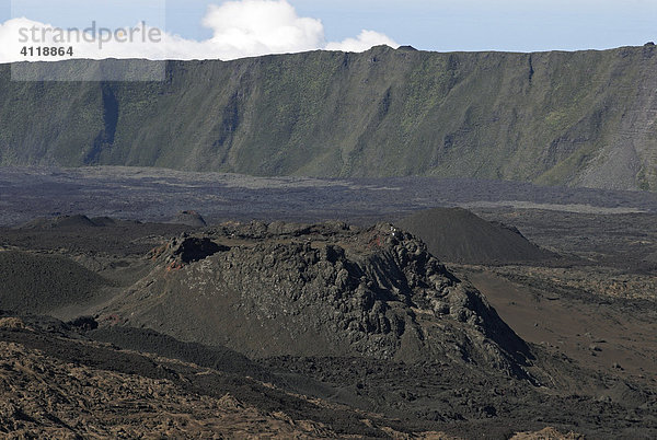 Nebenkrater des Vulkan Piton de la Fournaise  Insel La Reunion  Frankreich  Afrika