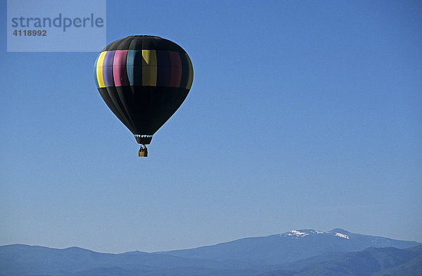 Heißluftballon bei Taos in New Mexico  USA  Amerika