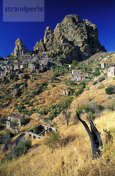Verlassene Ortschaft Pentedattilo im Aspromonte Gebirge  Kalabrien  Italien