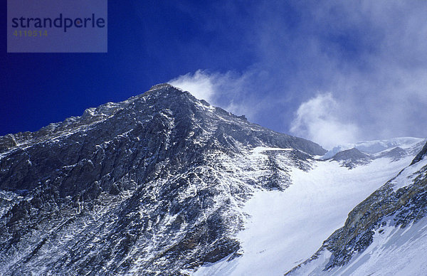 Südgipfel 8751m und Südsattel des Mount Everest 7950m  Blick aus der Lhotse-Wand  Himalaya  Nepal