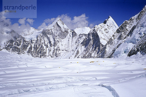 Gletscher des Western Cwm Richtung Westen mit Blick auf Lingtren  6600m  Mount Everest  Himalaya  Nepal