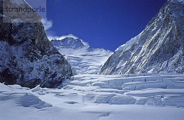 Gletscher des Western Cwm Richtung Westen mit Blick auf Lhotse  8516m  Mount Everest  Himalaya  Nepal