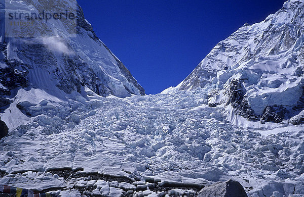 Blick auf den Khumbu-Eisfall vom Basislager  5300m  Mount Everest  Himalaya  Nepal