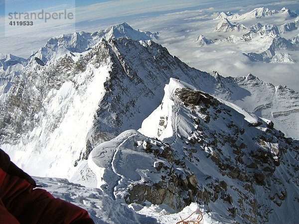 Gipfelsturm über den Hillary-Step - Blick zurück auf Mount Everest Gipfelgrat  Südgipfel  8751m und Lhotse  8516m  Himalaya  Nepal