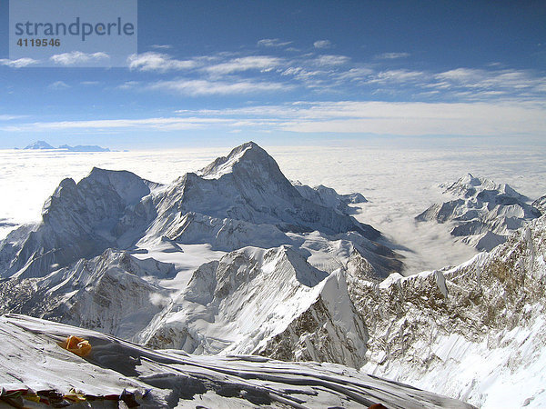 Ausblick vom Gipfel des Mount Everest auf den Makalu  8463m  Himalaya  Nepal