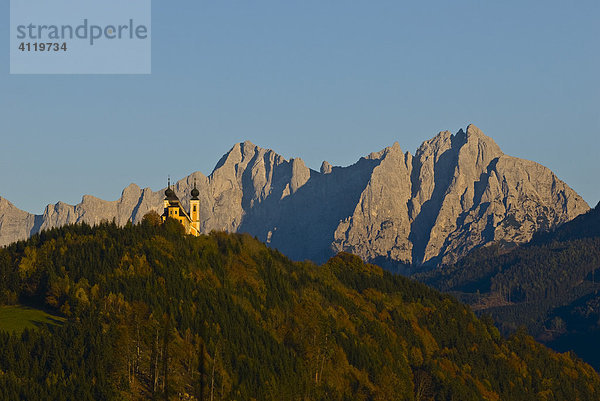 Wallfahrtsirche Frauenberg mit Gesäuse von Ardning  Steiermark  Österreich