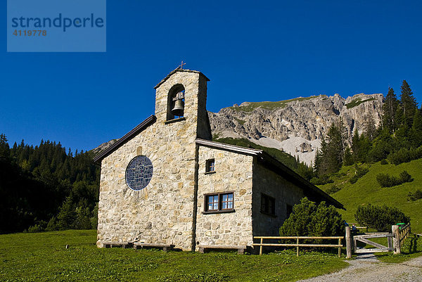 Kirche vor Berge in Malbun  Liechtenstein  Europa