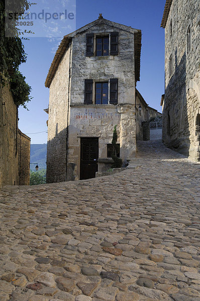 Altes Gebäude im Dorf Bonnieux  Provence  Frankreich