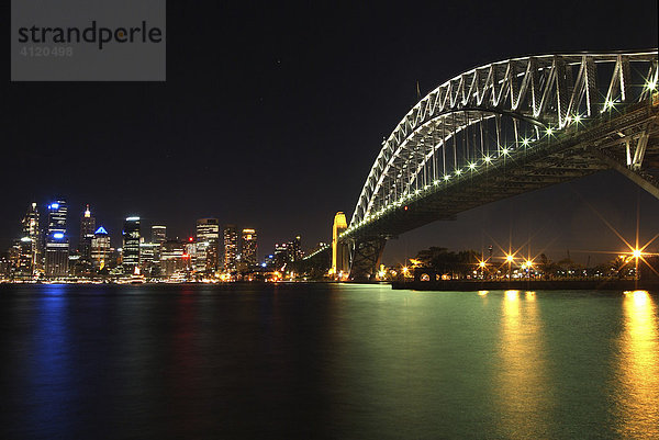 Harbour Bridge und Skyline  Sydney  New South Wales  Australien