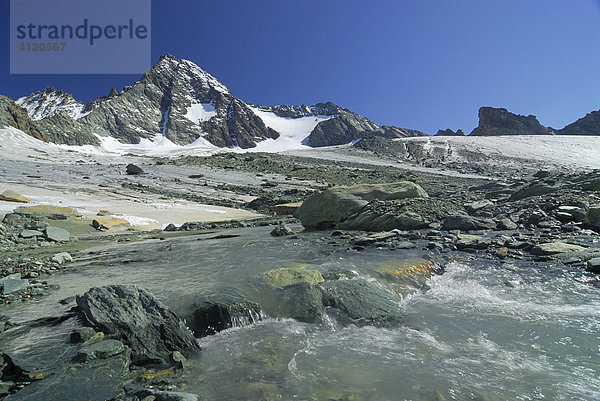 Bergbach vor dem Gipfel des Großglockner  Nationalpark Hohe Tauern  Tirol  Österreich