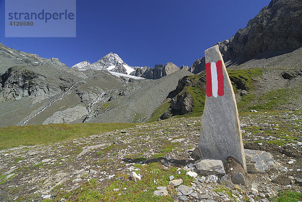 Wanderweg vor dem Gipfel des Großglockner  Nationalpark Hohe Tauern  Tirol  Österreich