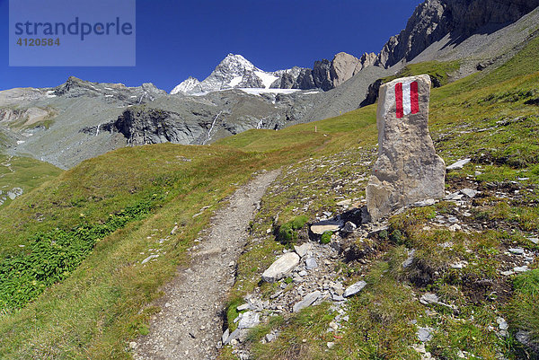 Wanderweg vor dem Gipfel des Großglockner  Nationalpark Hohe Tauern  Tirol  Österreich
