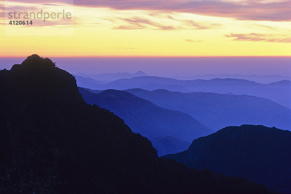 Sonnenuntergang im Kings Canyon Nationalpark  Sierra Nevada  Vereinigte Staaten von Amerika  USA