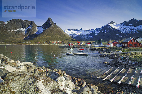 Fischersiedlung  Austvagoy  Lofoten  Norwegen  Skandinavien  Europa
