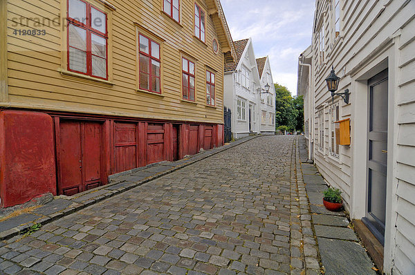 Enge Gasse  Holzhäuser  Altstadt von Stavanger  Rogaland  Norwegen  Skandinavien  Europa