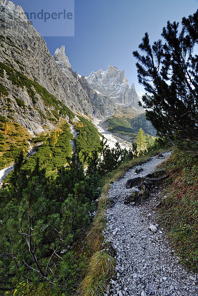 Wanderweg im Fischleintal  Sextener Dolomiten  Südtirol  Italien