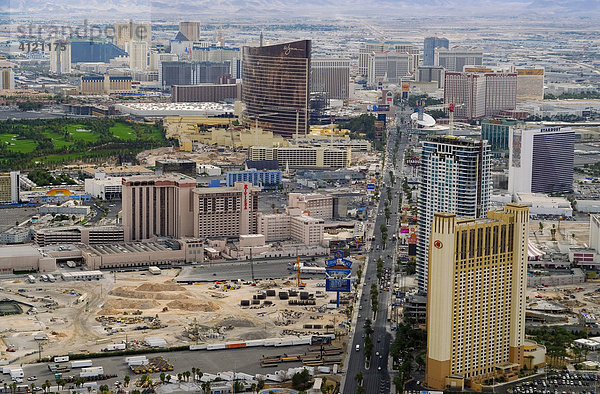 Blick vom Stratosphärenturm Stratosphere Tower zu den Großbaustellen am Strip  Las Vegas Boulevard  Las Vegas  Nevada  USA