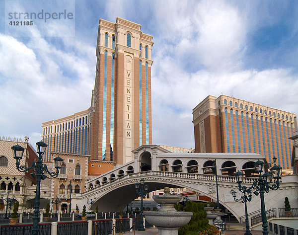 Casino / Hotel Venetian mit Rialtobrücke Ponte di Rialto  Strip  Las Vegas Boulevard  Las Vegas  Nevada  USA