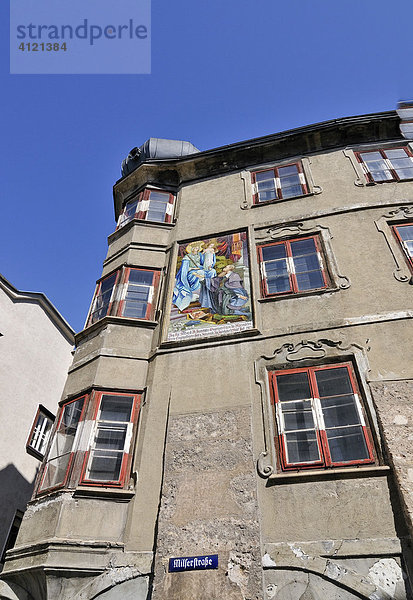 Hausfassade in der Altstadt von Hall  Tirol  Österreich