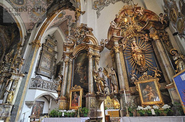 Innenansicht Nikolauskirche  Hall  Tirol  Österreich