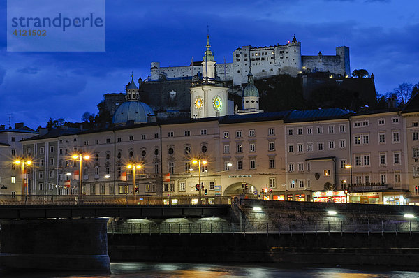 Blick über die Salzach auf die Altstadt und die Festung Hohensalzburg  Salzburg  Österreich  Europa