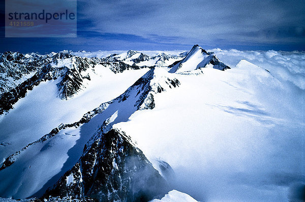 Bergkulisse  Ötztaler Alpen  Blick vom Similaun  Bild verfremdet  Tirol  Österreich  Europa