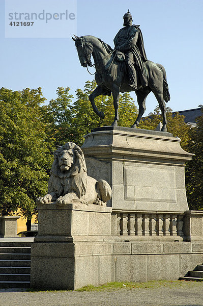 Reiterdenkmal Kaiser Wilhelm I. auf dem Karlsplatz in Stuttgart  Baden-Württemberg  Deutschland