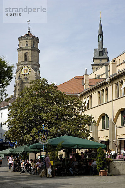 Markthalle Stuttgart  im Hintergrund die Stiftskirche  Stuttgart  Baden-Württemberg  Deutschland