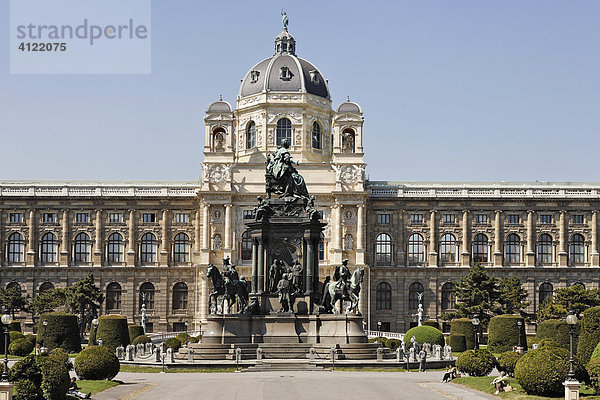 Denkmal von Kaiserin Maria Theresia und Naturhistorisches Museum  Wien  Österreich