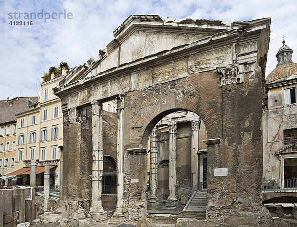Porticus der Octavia vor der Kirche S. Angelo in Pescheria  Rom  Italien