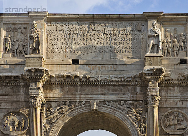 Inschrift auf Konstantinsbogen  Rom  Italien