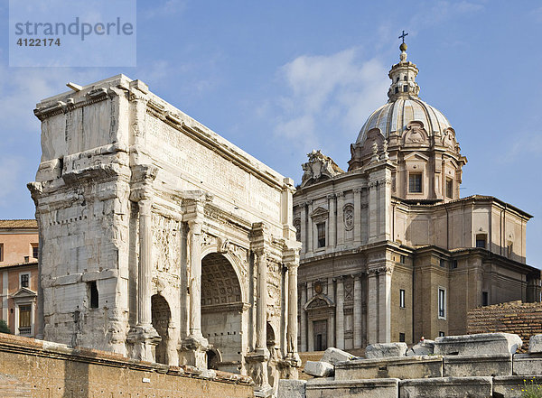 Septimius-Severus-Bogen und Kirche SS Luca e Martina auf dem Forum Romanum  Rom  Italien