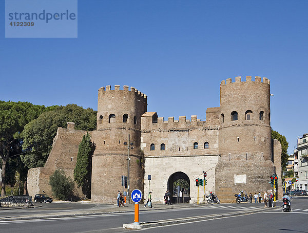Antikes Stadttor Porta S. Paolo  Rom  Italien