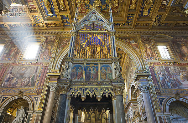 Ziborium mit Peter und Paul Reliquien in der Lateranbasilika  Rom  Italien