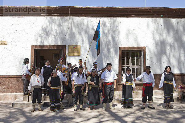 Tanzvorführung von Mapuche Indianer  San Pedro de Atacama  Región de Antofagasta  Chile  Südamerika
