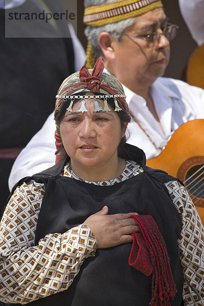 Tanzvorführung von Mapuche Indianer  San Pedro de Atacama  Región de Antofagasta  Chile  Südamerika