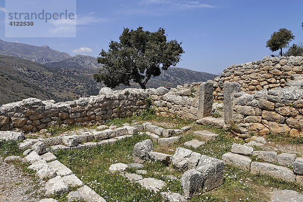 Versammlungsraum in den Ruinen aus dem 5.Jh. vor Chr. der dorischen Stadt Lato  Kreta  Griechenland