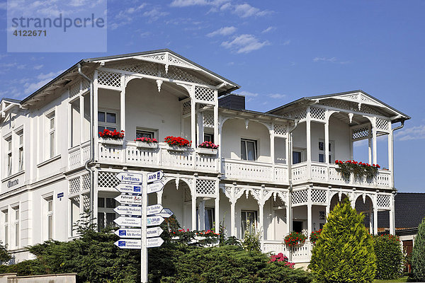 Villa Minerva in typischer Bäderarchitektur  Seebad Göhren  Rügen  Deutschland